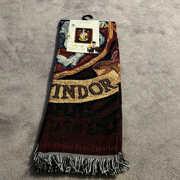 Harry Potter Gryffindor Woven Tapestry Throw - Picture 1 of 5